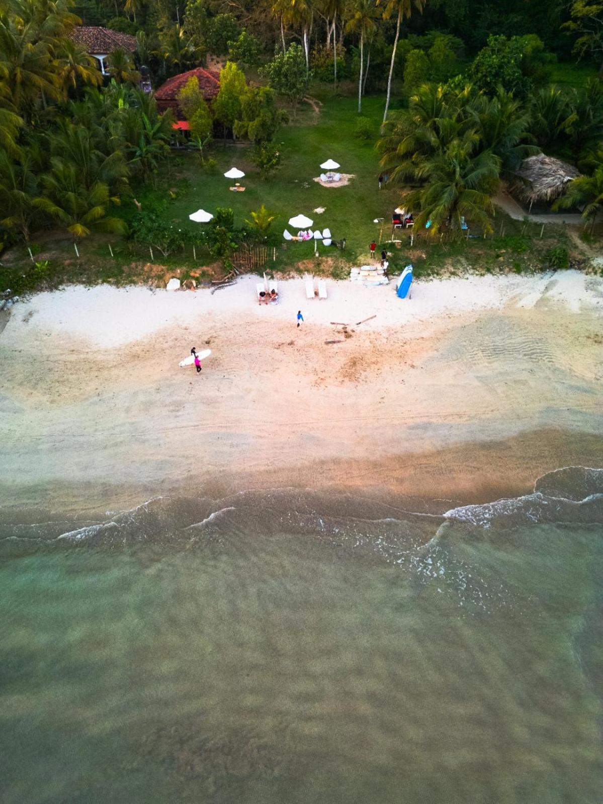 Calma - Surf, Yoga & Coffee On A Private Beach Dikwella Eksteriør billede